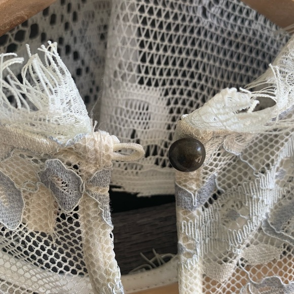 NWT Altar’d State Cream-Lt Blue Lace Tank - Picture 5 of 6